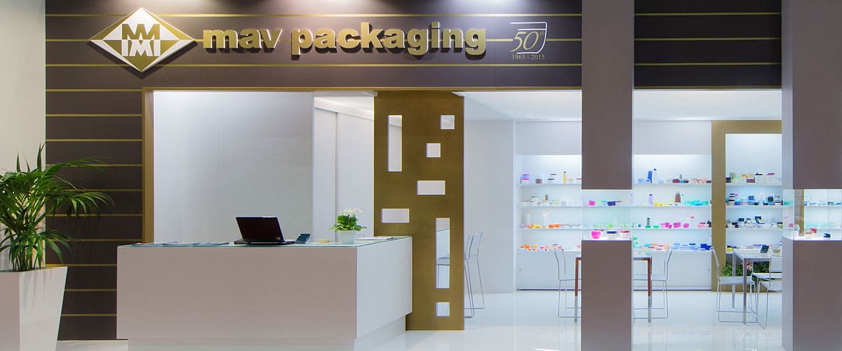 L'immagine raffigura un caso reale di allestimento fieristico: l'allestimento dello stand MAV Packaging realizzato per Cosmoprof Comopack Bologna