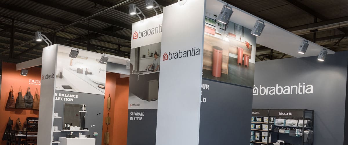 L'immagine raffigura un caso reale di allestimento fieristico: l'allestimento dello stand Brabantia realizzato per Home Milano Homi