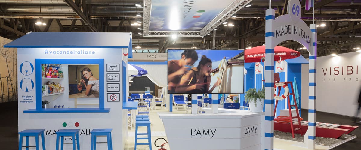 L'immagine raffigura un caso reale di allestimento fieristico: l'allestimento dello stand Made in Italia by L'Amy Group realizzato per Mido Milano